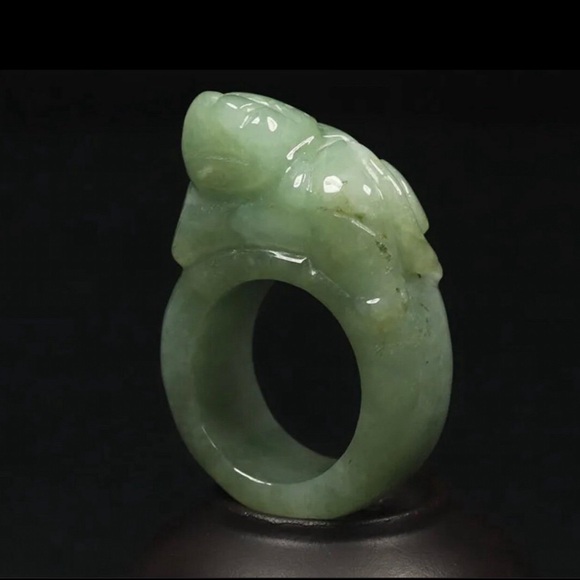 VINTAGE Large Jade Green Ring HandCarved Pixiu Size 11.5 Prosperity Good Luck - Picture 4 of 10